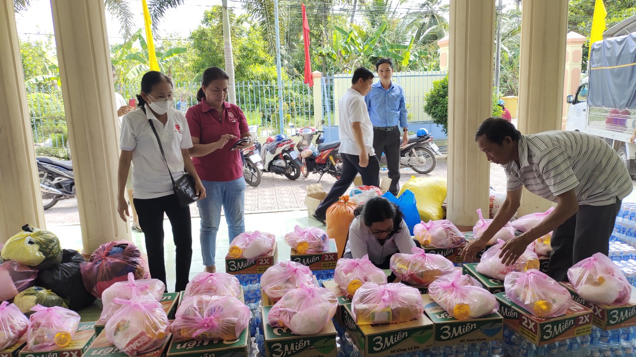 Ban Bác Ái Xã Hội - Caritas Vĩnh Long: Hỗ trợ khẩn cấp các gia đình trong vụ sạt lỡ đất tại Vĩnh Long
